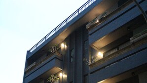 A multi-story building with balconies, outdoor seating, and a fire hydrant. - Royal Rose Hotel Shuangcheng Hall (Taipei)