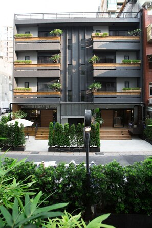 Exterior detail - Royal Rose Hotel Shuangcheng Hall (Taipei)