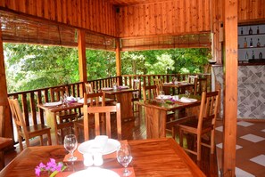 Breakfast, lunch and dinner served - Villa Anse La Blague (Praslin Island)