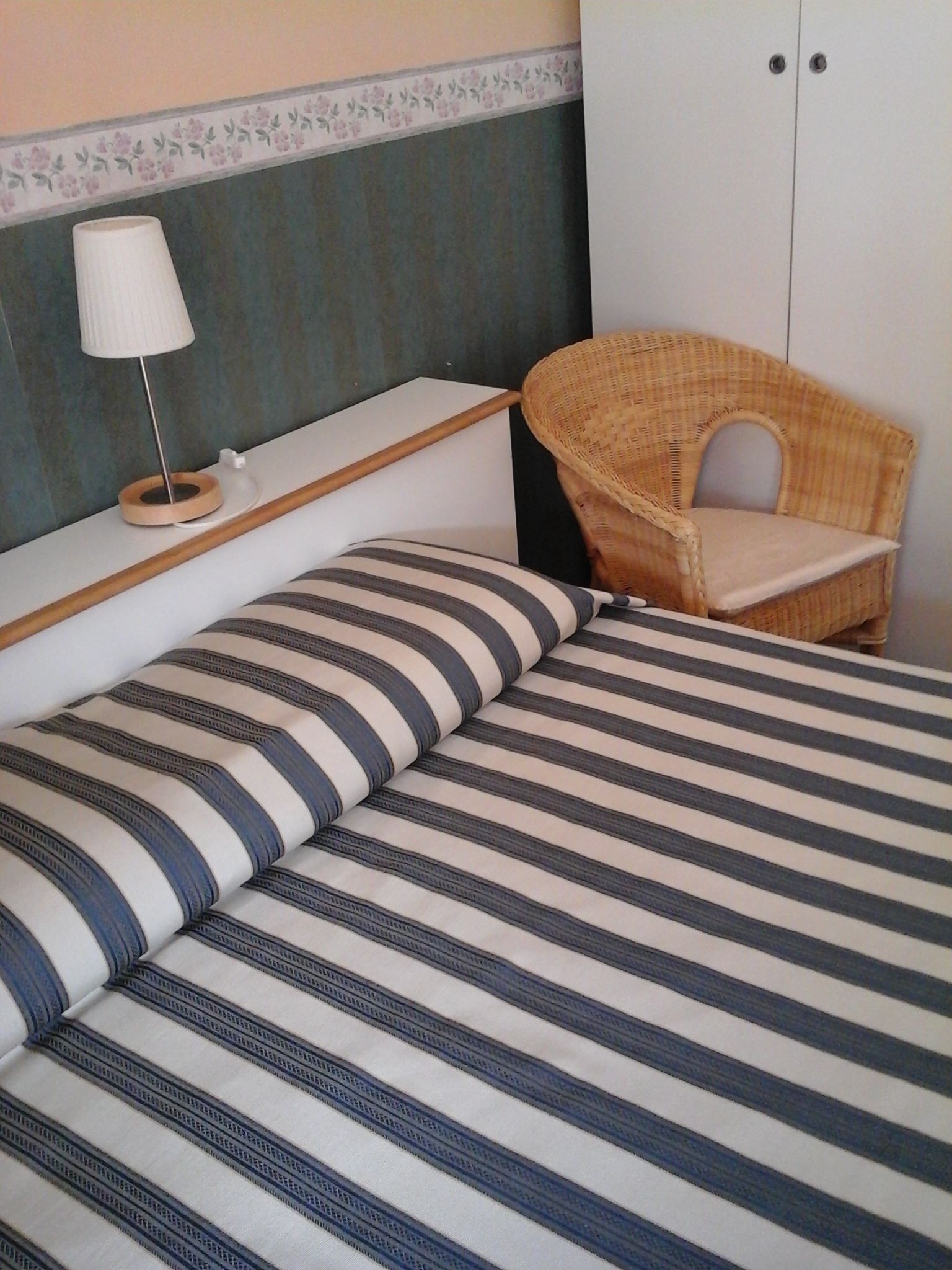 Vierbettzimmer | Zimmersafe, Schreibtisch, schallisolierte Zimmer, Babybetten