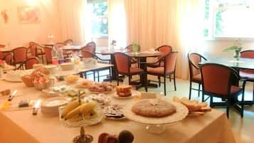 Aperto a colazione, pranzo e cena, cucina locale