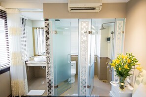 Ropa de cama hipoalergénica y minibar