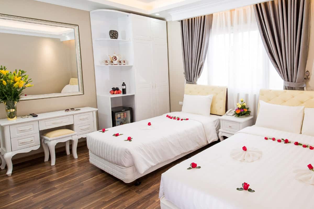 Family Room | Hypo-allergenic bedding available, minibar, in-room safe, desk