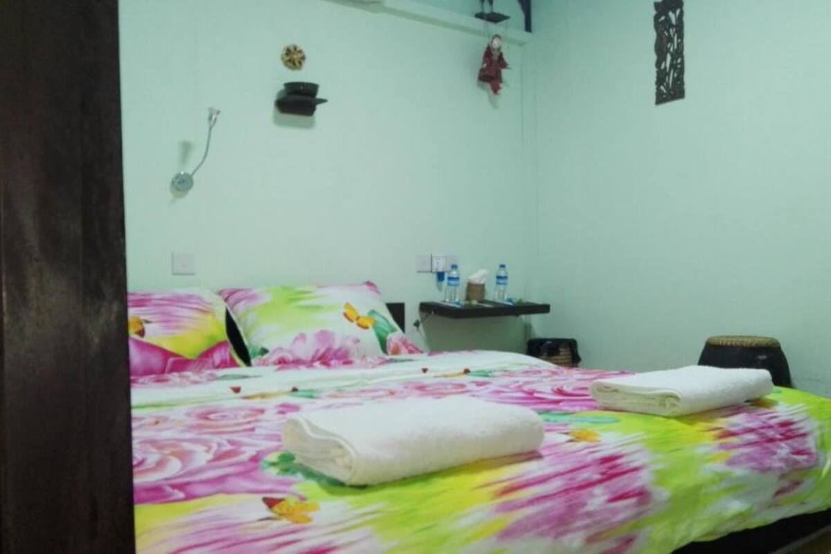 Budget Double Room, No Windows | In-room safe, desk, WiFi (free)
