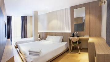 Family Room | In-room safe, soundproofing, iron/ironing board, free WiFi