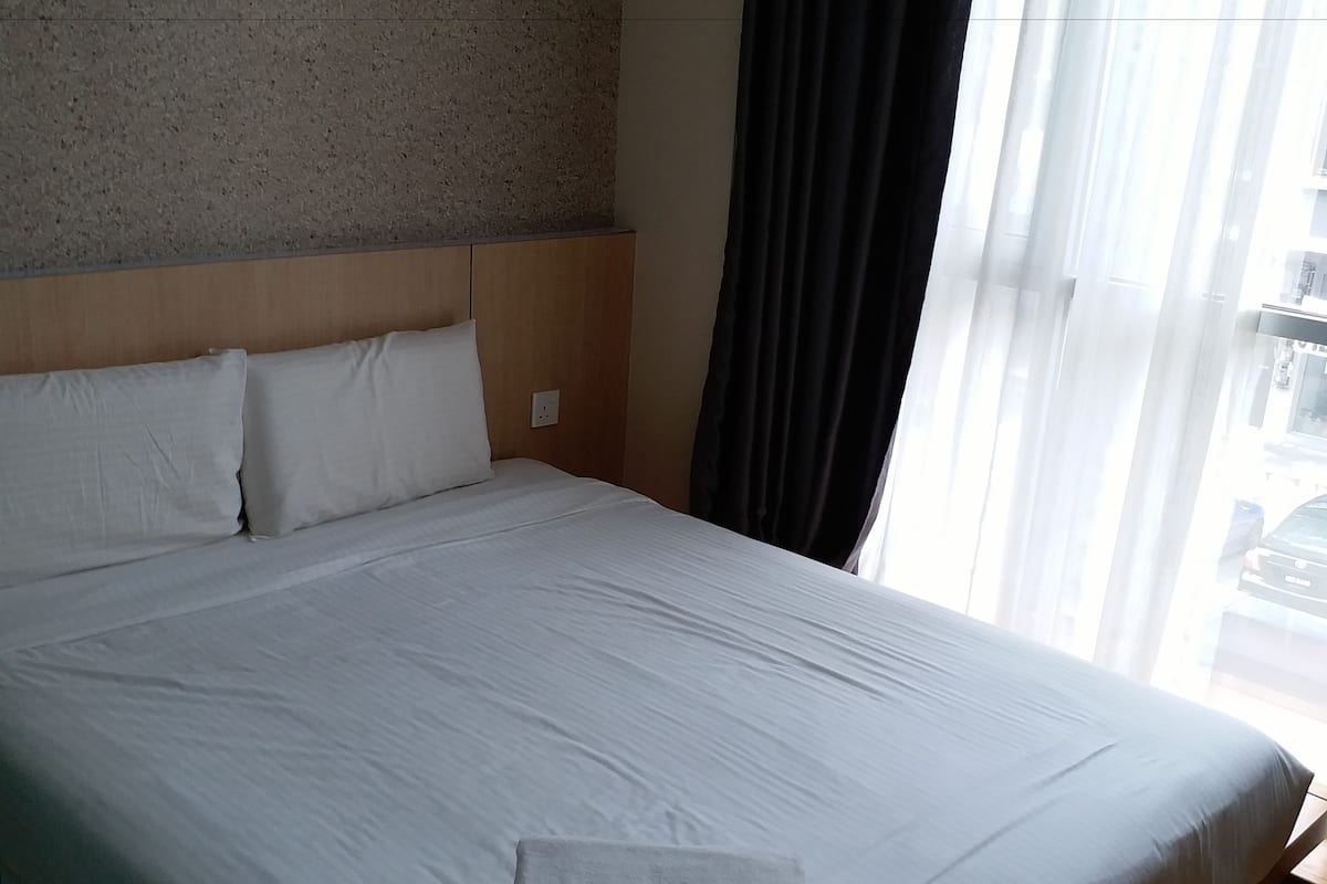 Deluxe Room | In-room safe, soundproofing, iron/ironing board, free WiFi