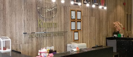 Check-in-/Check-out-Schalter