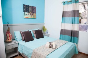 Huvila, 5 makuuhuonetta | Tallelokero huoneessa, työpöytä, silitysrauta/-lauta