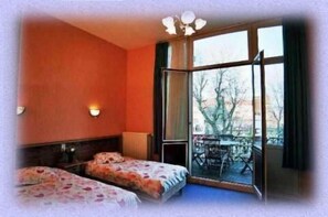 Desk, rollaway beds, free WiFi