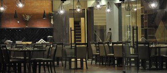 Pride Biznotel Alkapuri