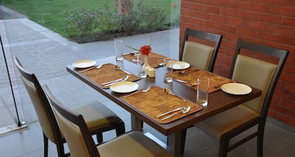 Pride Biznotel Alkapuri