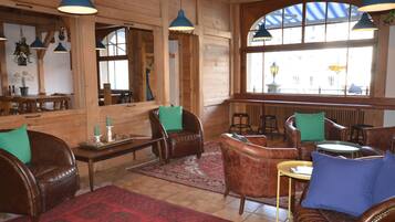 Coin salon dans le hall