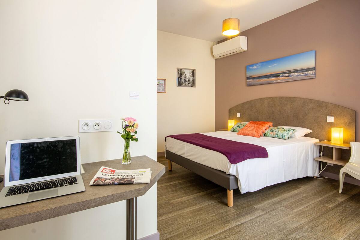 Comfort Double Room | In-room safe, desk, soundproofing, iron/ironing board (on request)