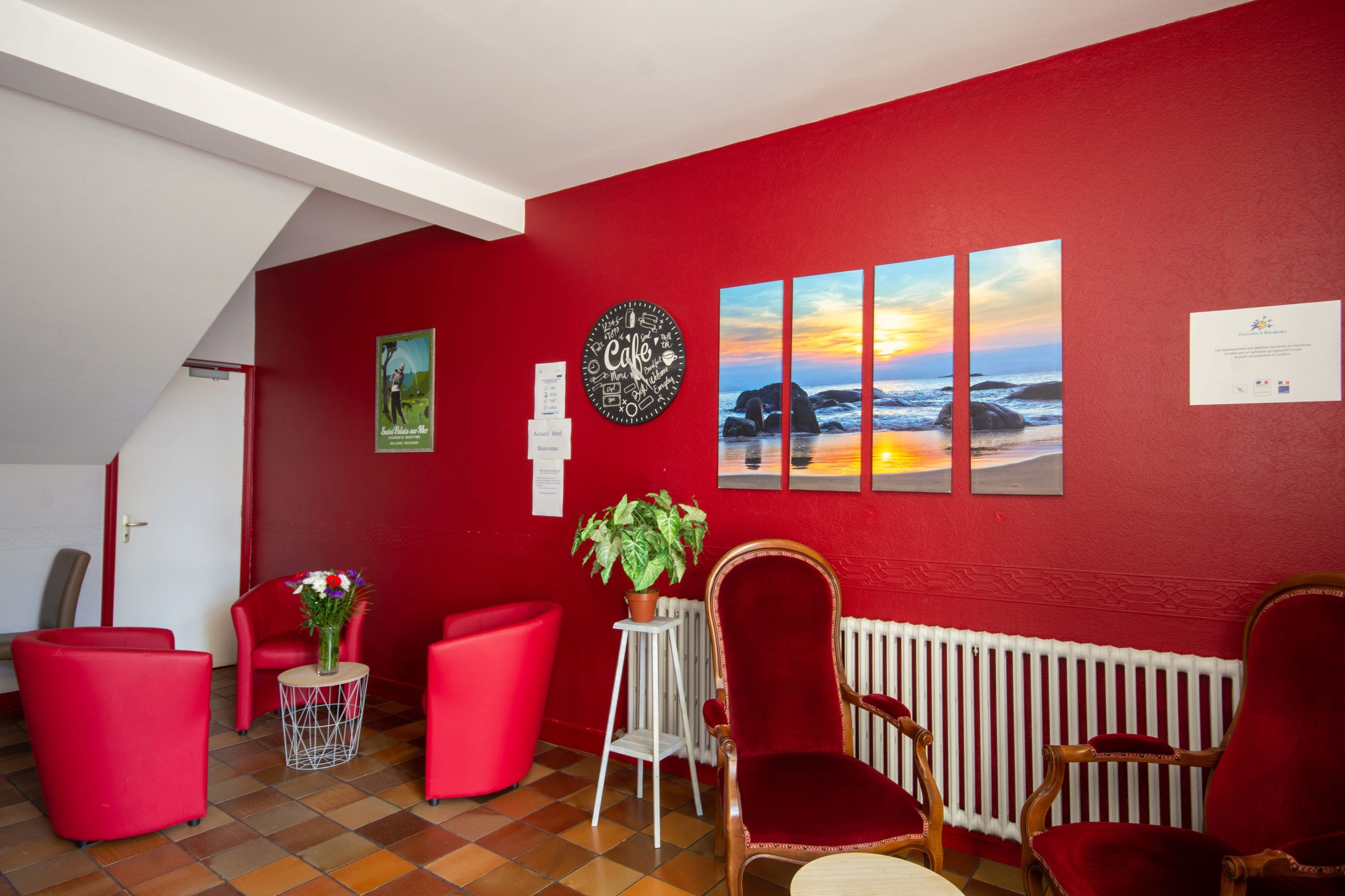 تلفزيون بشاشة مسطحة