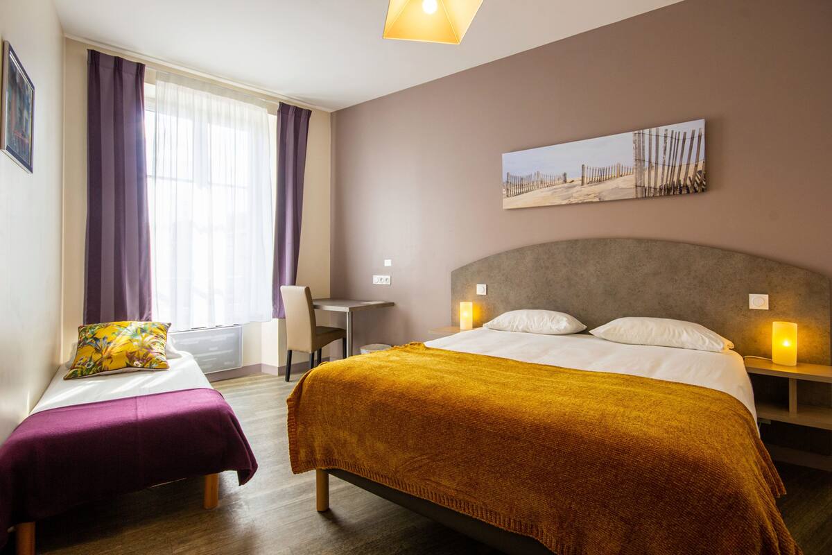 Triple Room | In-room safe, desk, soundproofing, iron/ironing board (on request)