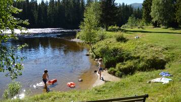 Gần bãi biển, chèo thuyền/bơi xuồng, câu cá