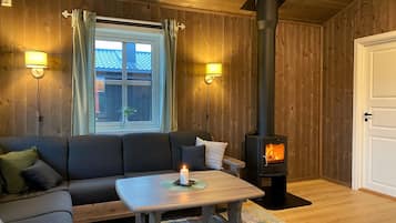 Chalet, 2 Bedrooms, Private Bathroom | Living area | Flat-screen TV