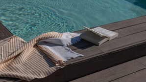 A wooden deck with a towel and an open book. - Masseria Li Foggi (Gallipoli)