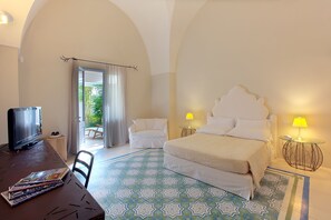 Premium bedding, down duvets, minibar, in-room safe - Masseria Li Foggi (Gallipoli)