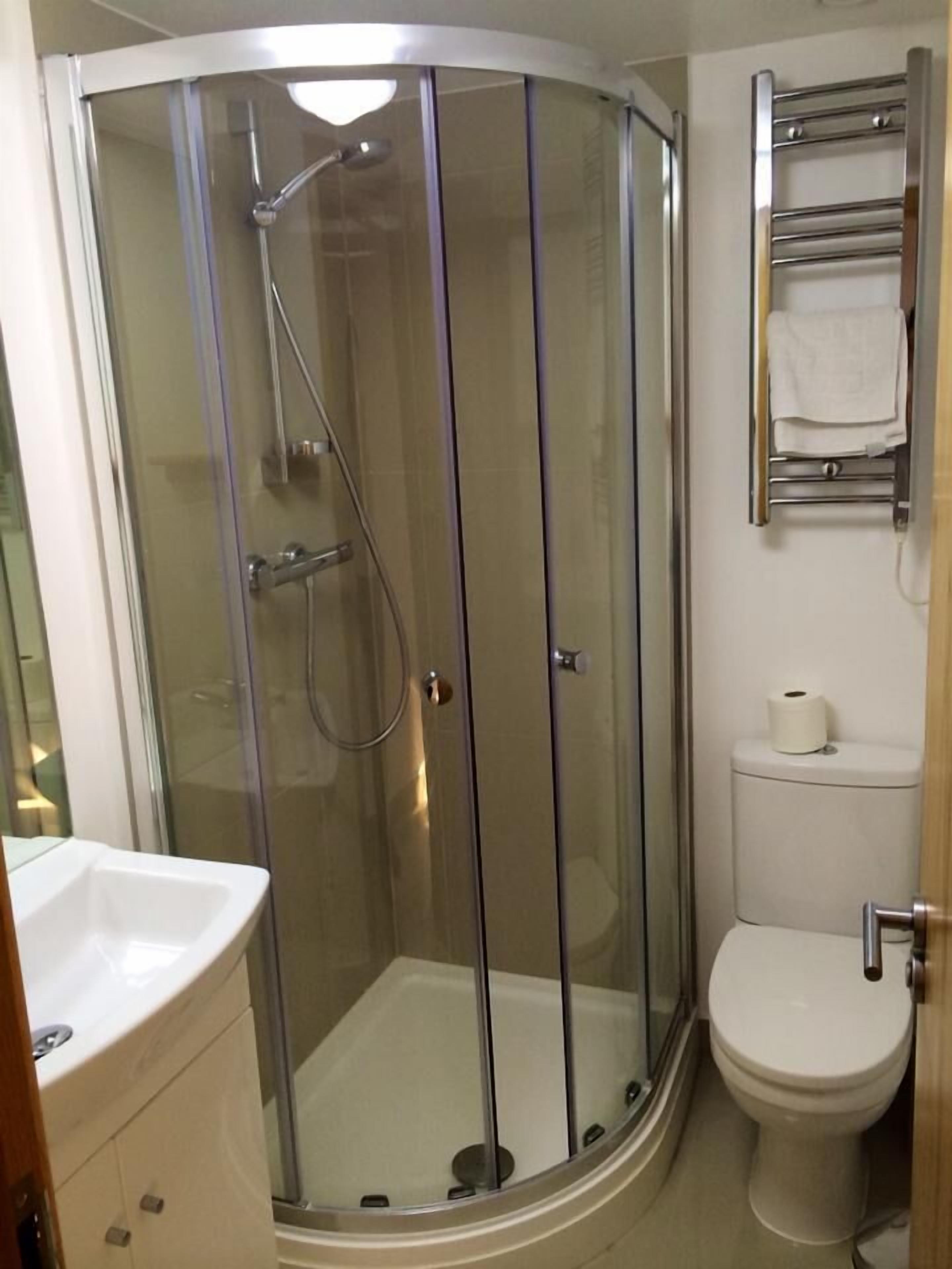 shower, free toiletries, towels