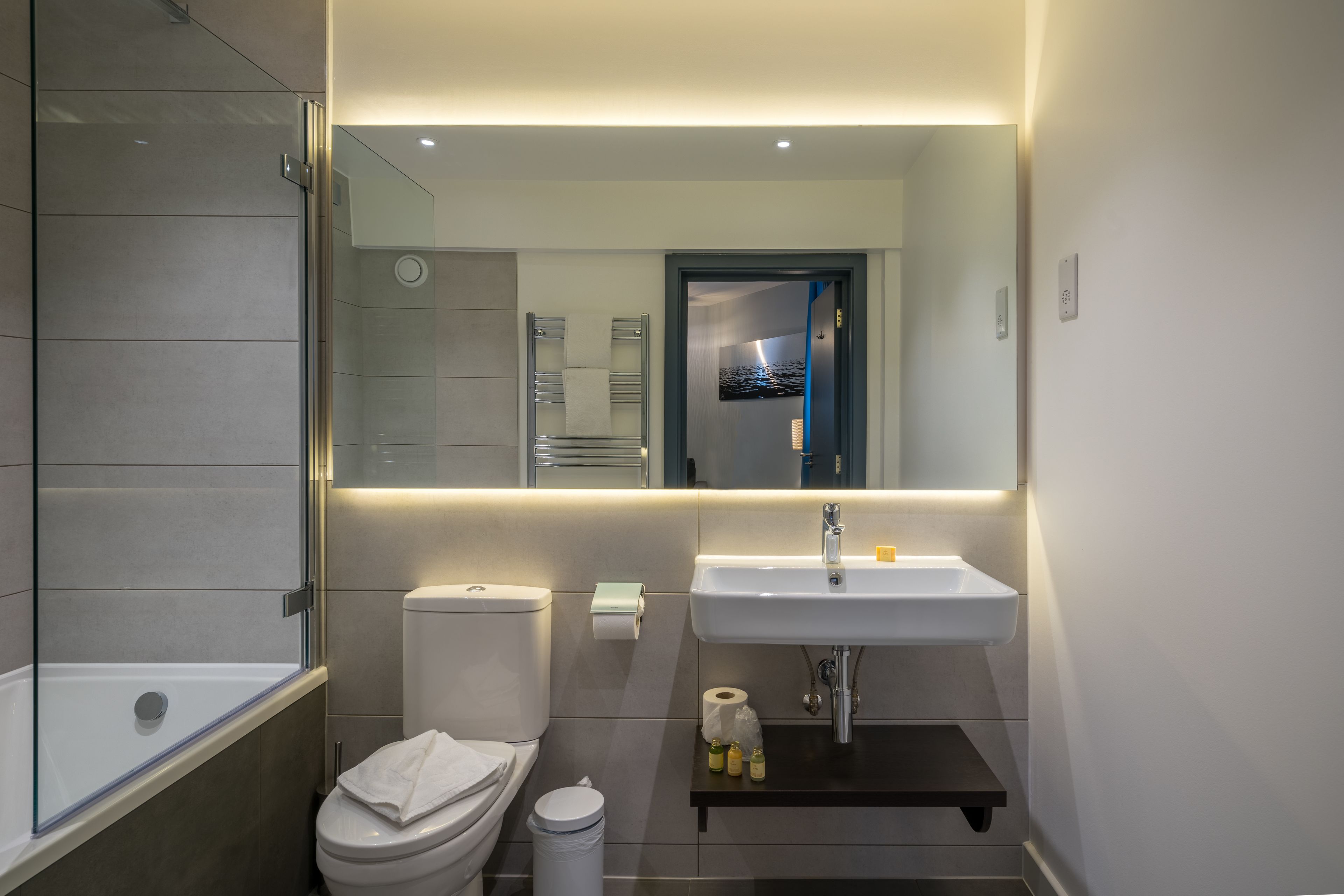 shower, free toiletries, towels