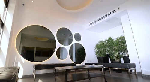 Pelican London Hotel and Residence