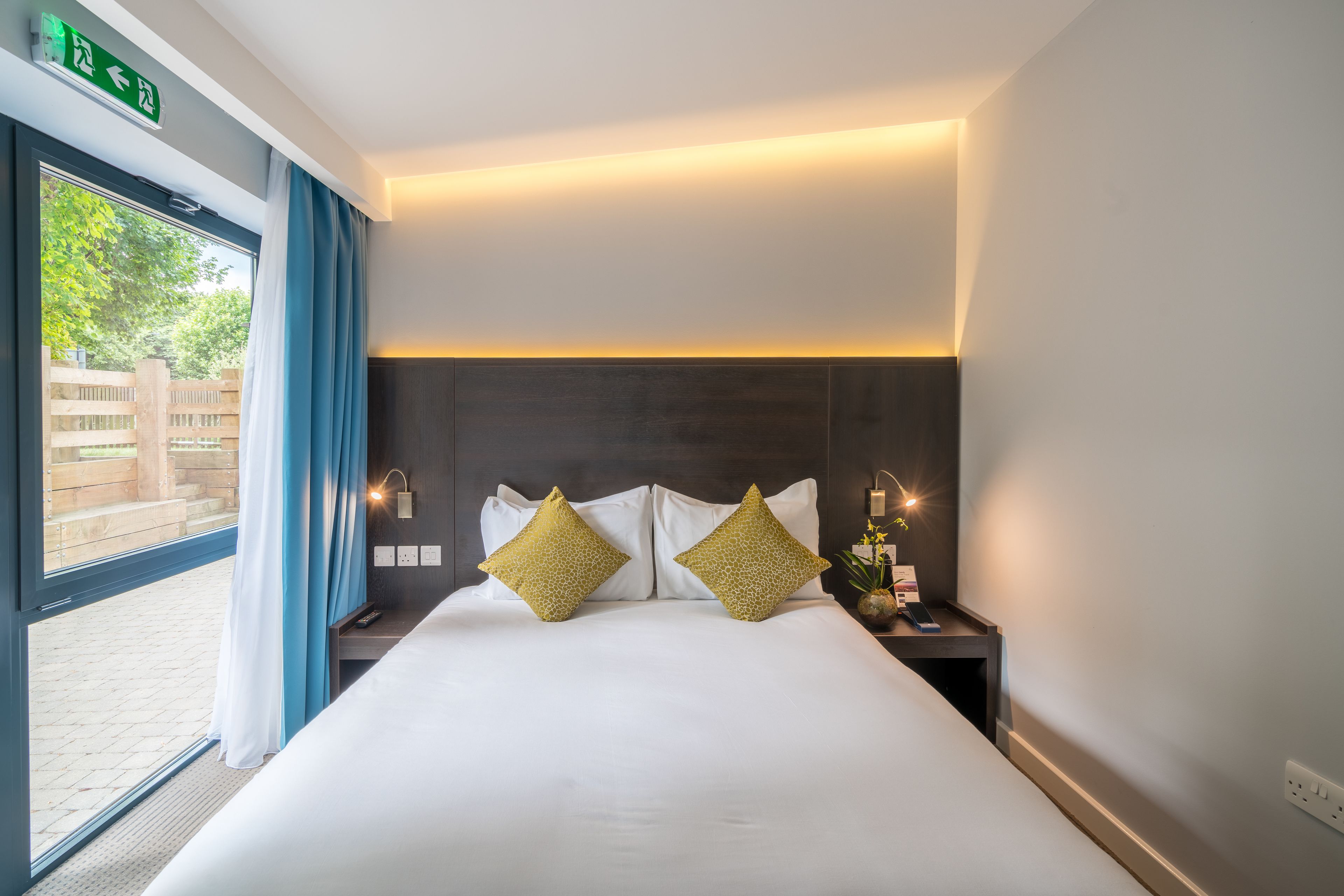 junior studio suite, 1 bedroom | in-room safe, individually decorated, individually furnished