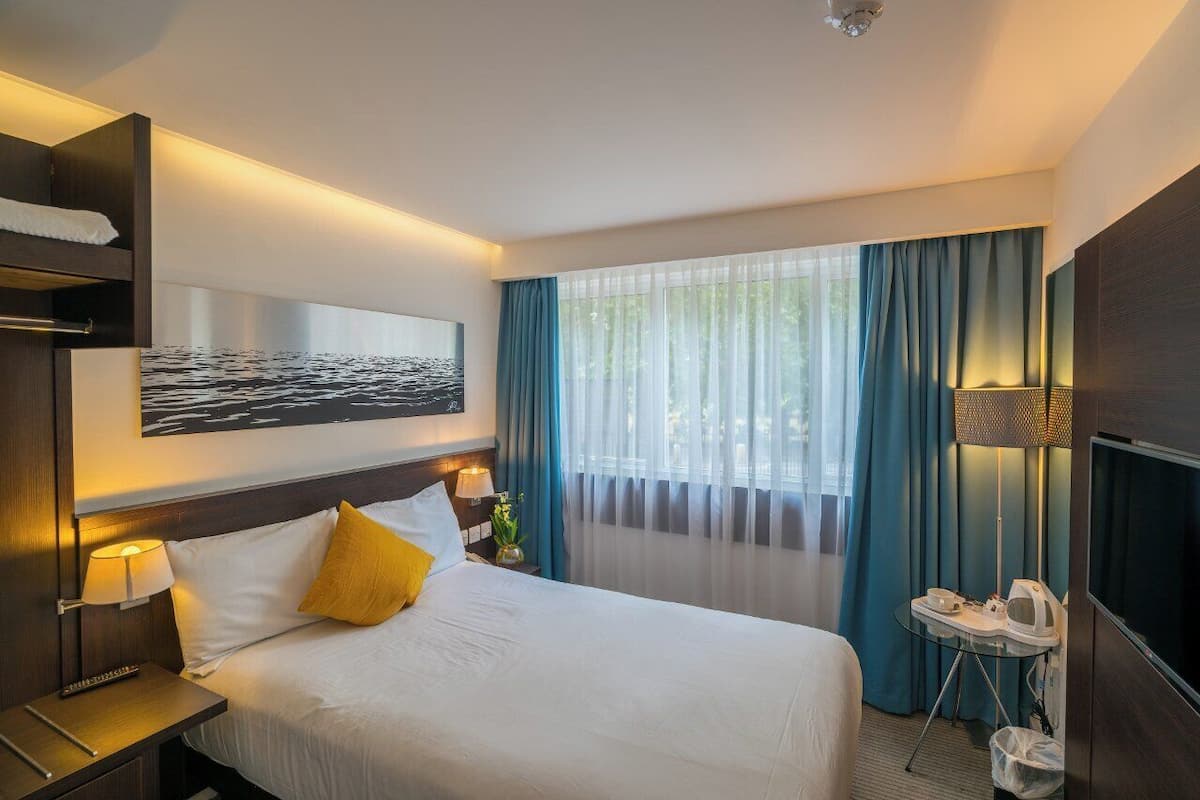 In-room safe, individually decorated, individually furnished