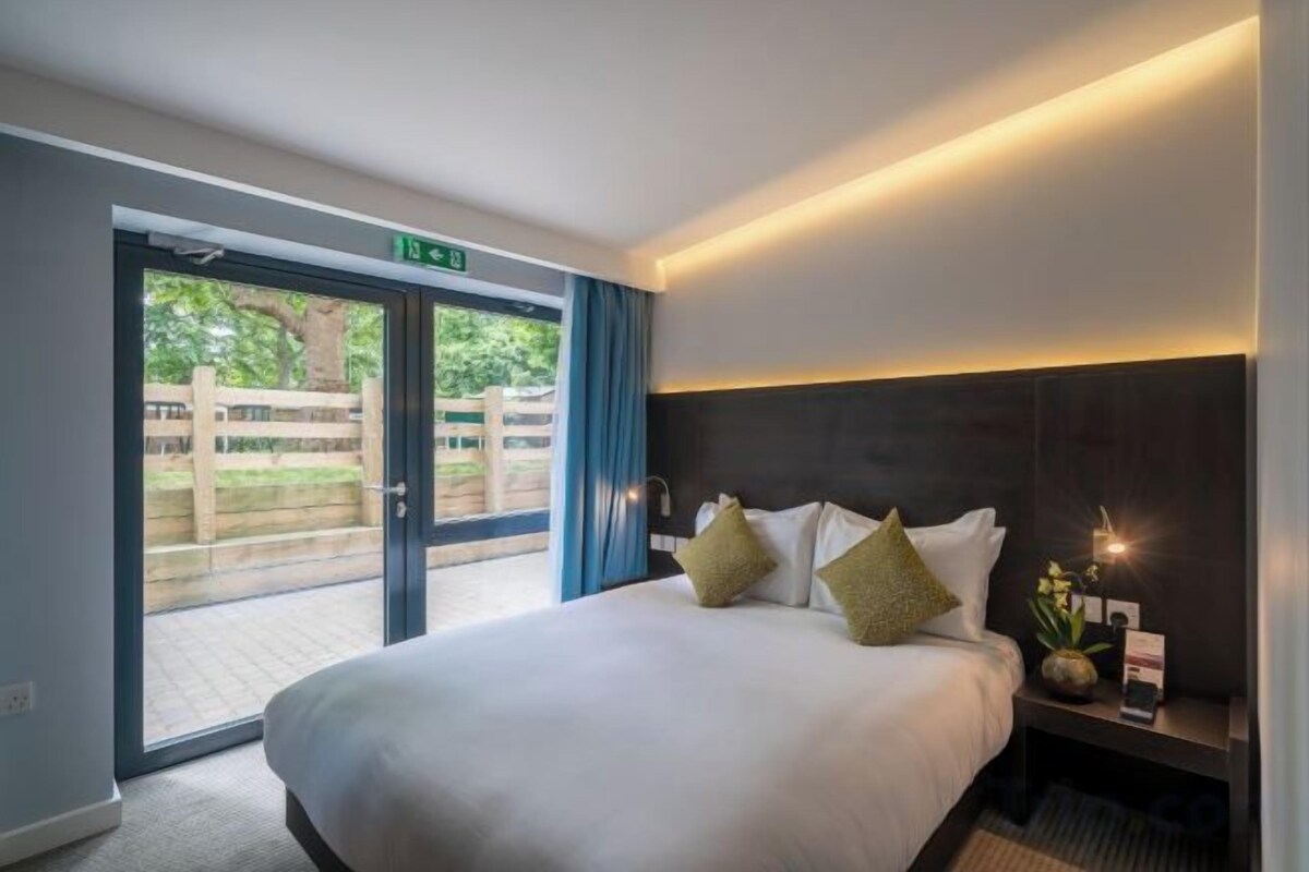 In-room safe, blackout drapes, soundproofing, iron/ironing board