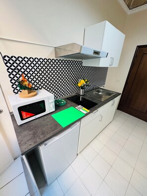 Two-Bedroom Apartment | Private kitchen