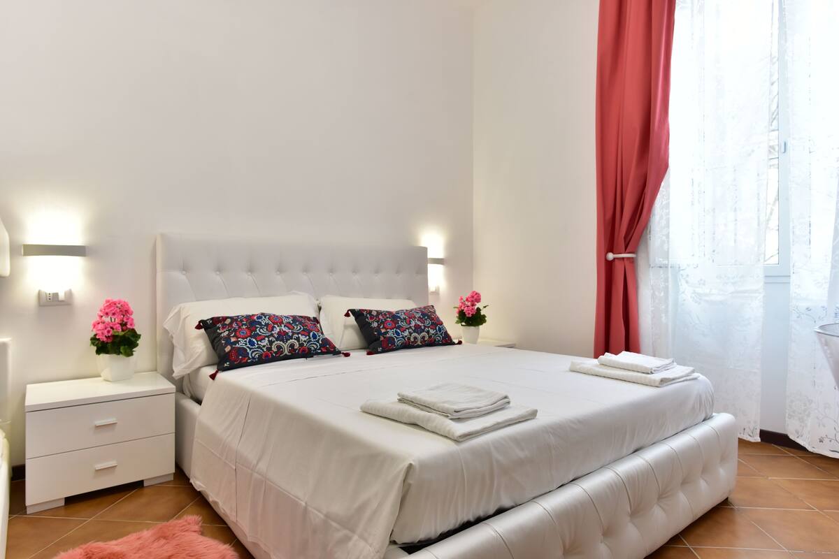 Lenzuola Frette, biancheria da letto di alta qualità, una scrivania