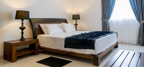 Apartamento Deluxe, 2 habitaciones, junto a la playa | 2 dormitorios, caja fuerte, escritorio y sistema de insonorización