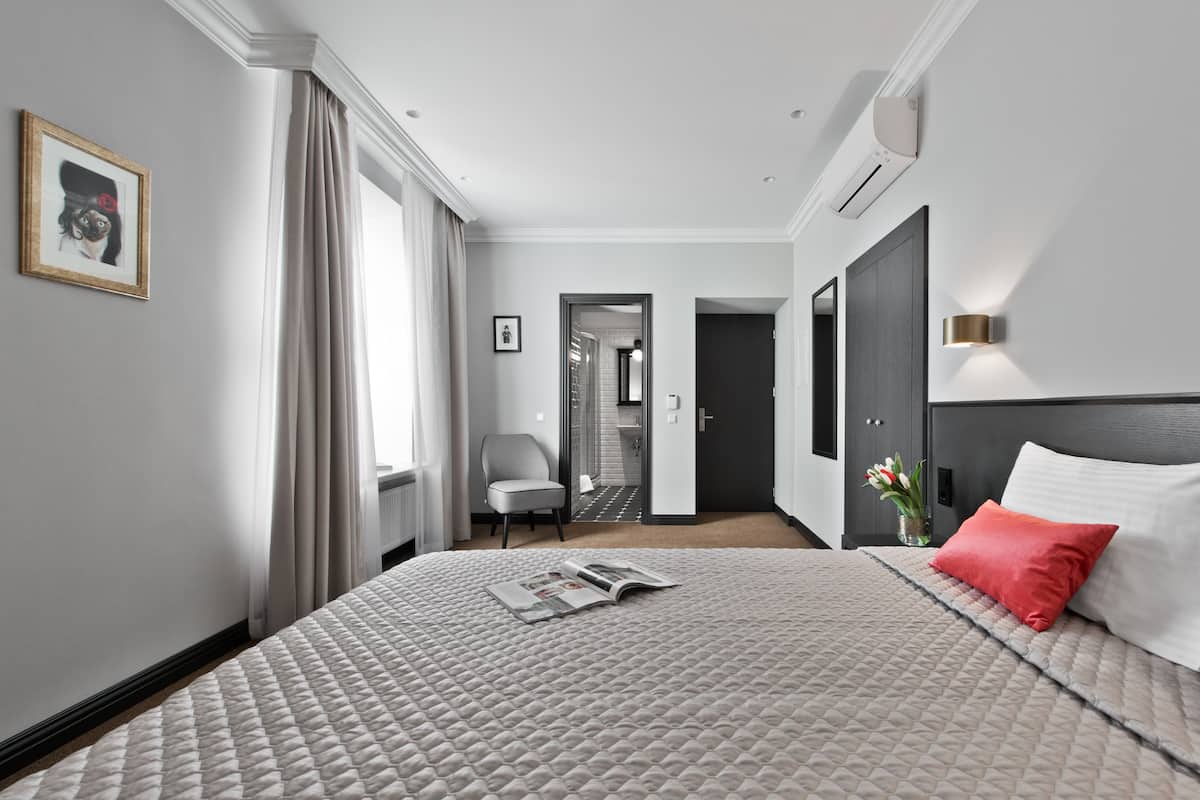 Klassieke kamer, 1 twee- of 2 eenpersoonsbedden | Luxe beddengoed, een kluis op de kamer, een bureau