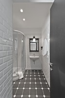 Singola Superior | Bagno | Doccia, set di cortesia gratuito, asciugacapelli, asciugamani