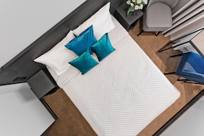 Superior Single Room | Premium bedding, in-room safe, desk, iron/ironing board - 15th Avenue Hotel (Vilnius)