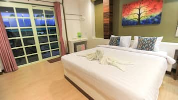Mountain View With Terrace | ๋ฏธ๋๋ฐ, ๊ฐ์ด ์นจ๋, ๋ฌด๋ฃ WiFi, ์นจ๋ ์ํธ