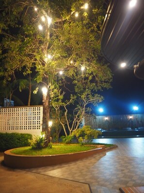 Phục vụ bữa sáng, bữa trưa và bữa tối