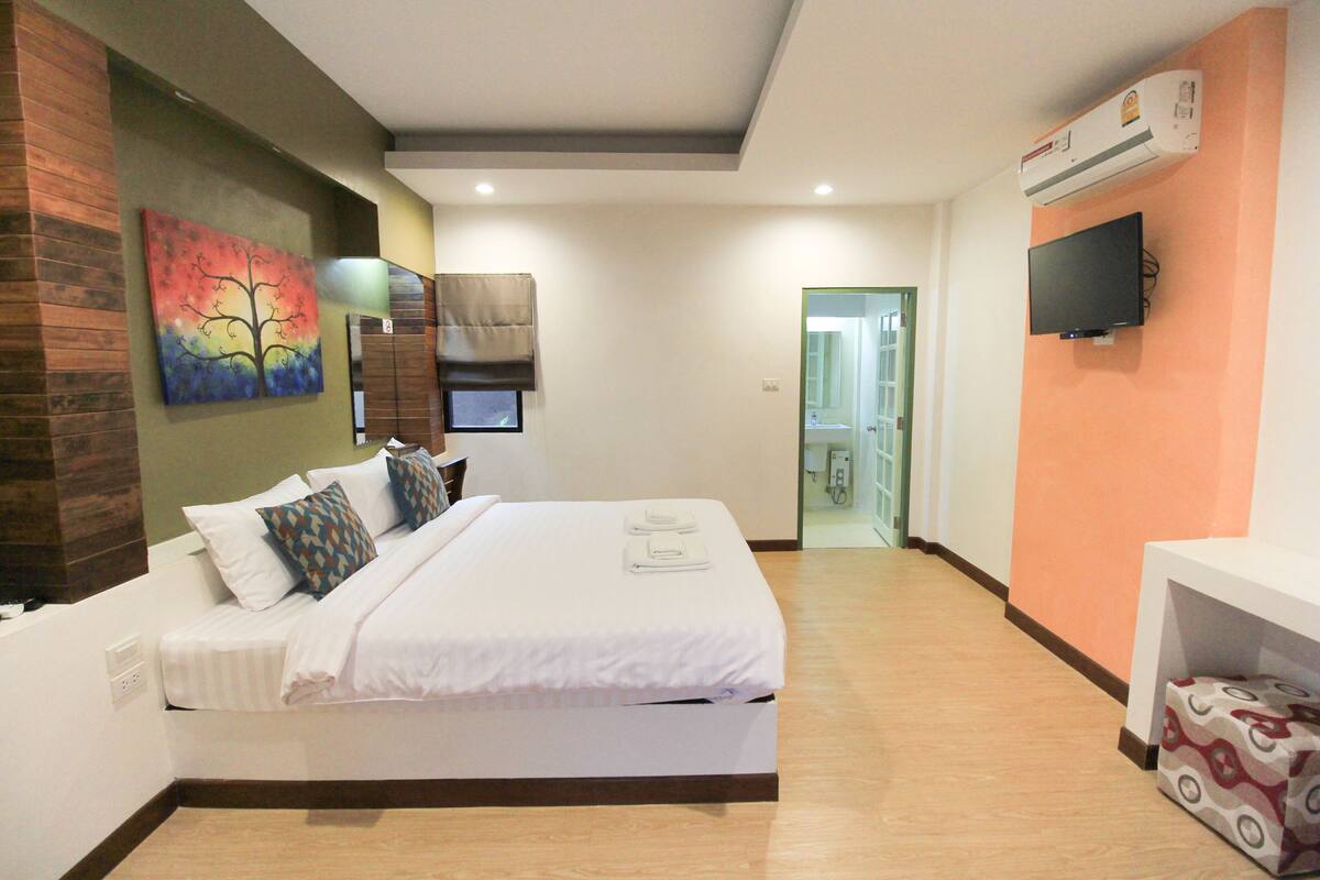 Mountain View With Terrace | Minibar, tempat tidur lipat/tambahan, Wi-Fi gratis, dan seprai linen