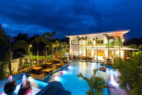 Breakfast, lunch and dinner served - IP Plus Resort Chanthaburia - Halal Hotel (Chanthaburi)