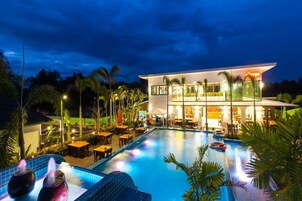 供应早餐、午餐和晚餐