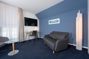 Quarto casal luxo | Roupas de cama premium, frigobar, cofres nos quartos, escrivaninha
