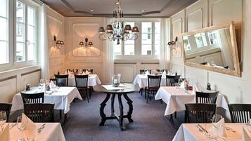 ๋งค์ผ ๋ทํ ์์นจ ์์ฌ(1์ธ๋น CHF 15)