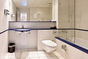 Habitación Deluxe doble | Ropa de cama de alta calidad, minibar, caja fuerte y escritorio