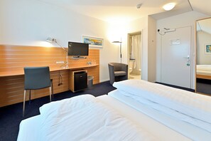 Doppia Standard, 2 letti singoli | 1 camera, biancheria da letto di alta qualità, minibar