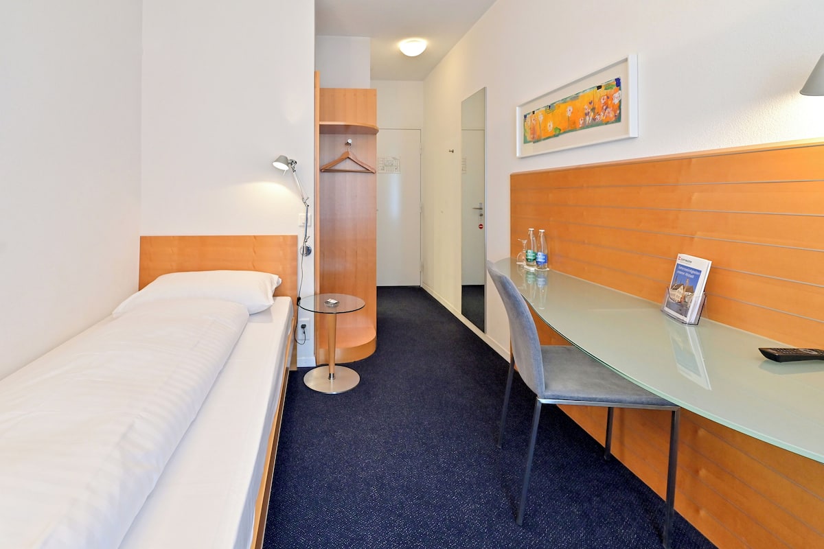 Habitación individual clásica, 1 cama individual | Ropa de cama de alta calidad y minibar
