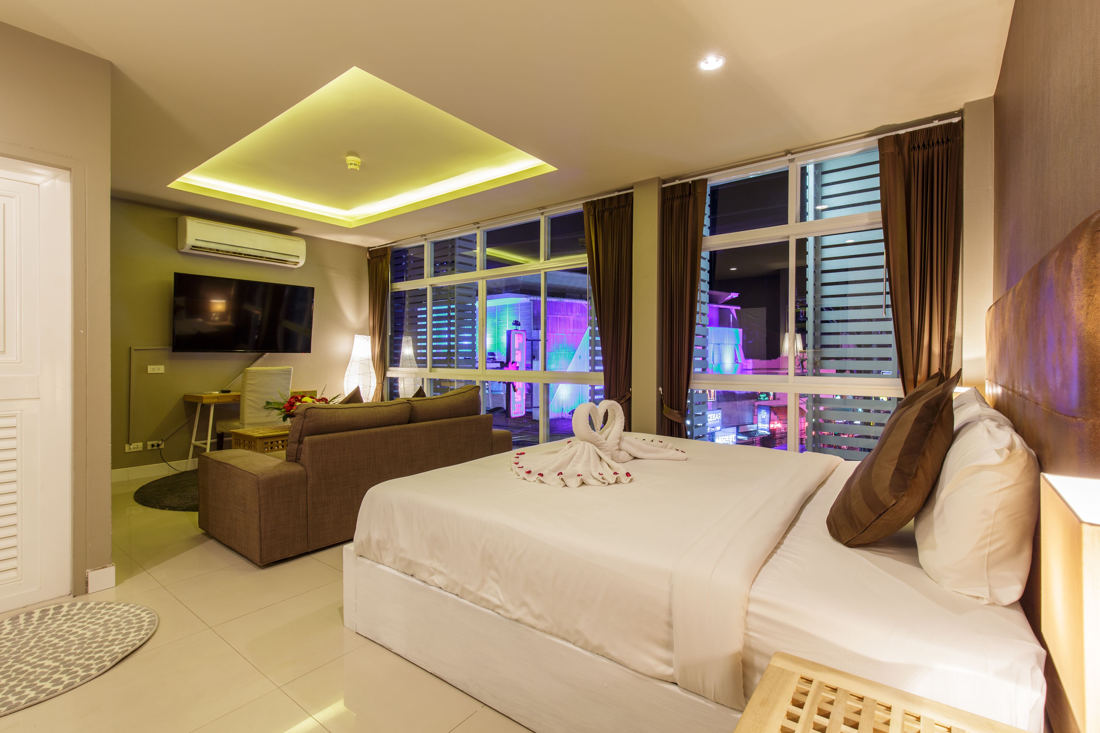 Suite – junior | Safe på rommet, skrivebord og wi-fi (inkludert)