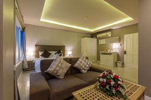 خزنة داخل الغرفة ومكتب وواي فاي مجانًا