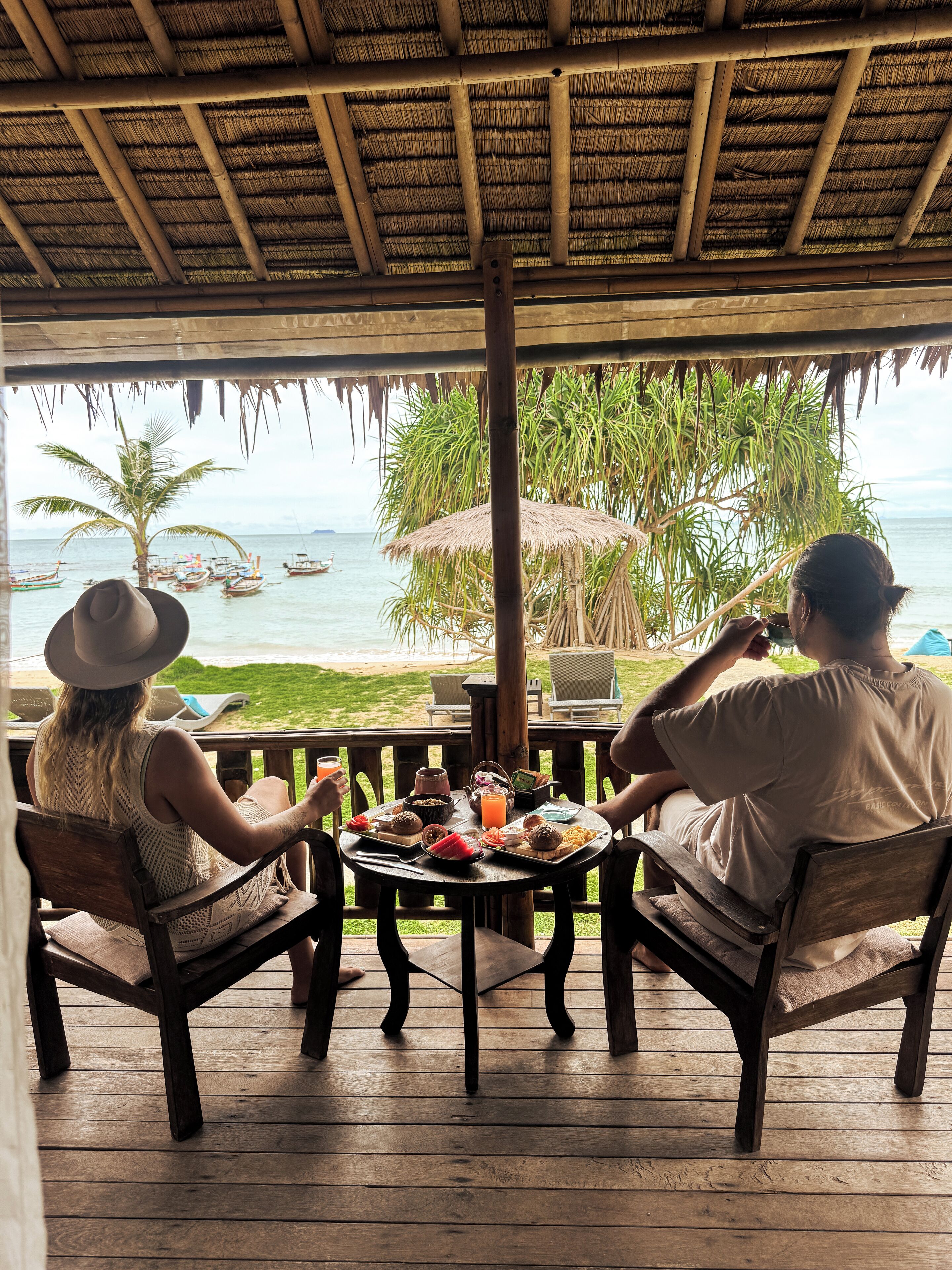 Beachfront Bungalow | Safe på rommet, blendingsgardiner, wi-fi (inkludert) og sengetøy