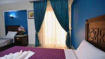 华丽双人房或双床房, 城市景观 | 埃及棉床单、高档床上用品、加厚床垫、迷你吧