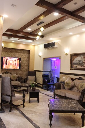 Coin salon dans le hall